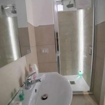 Le Dimore Degli Artisti Vico Mercatello Affittacamere 3*