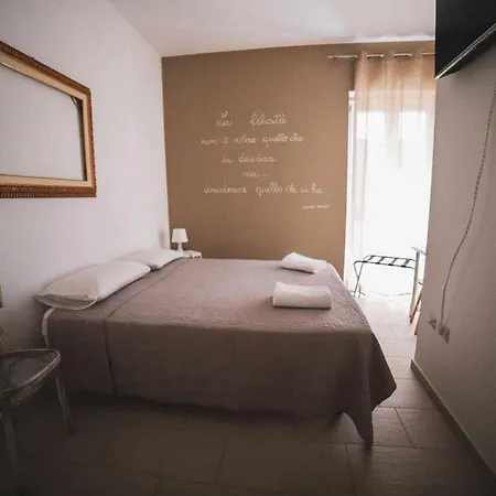 Le Dimore Degli Artisti Vico Mercatello 3*