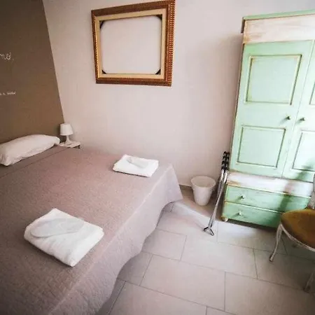 Le Dimore Degli Artisti Vico Mercatello Maison d'hôtes Venosa