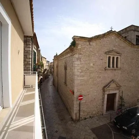 Le Dimore Degli Artisti Vico Mercatello 3*